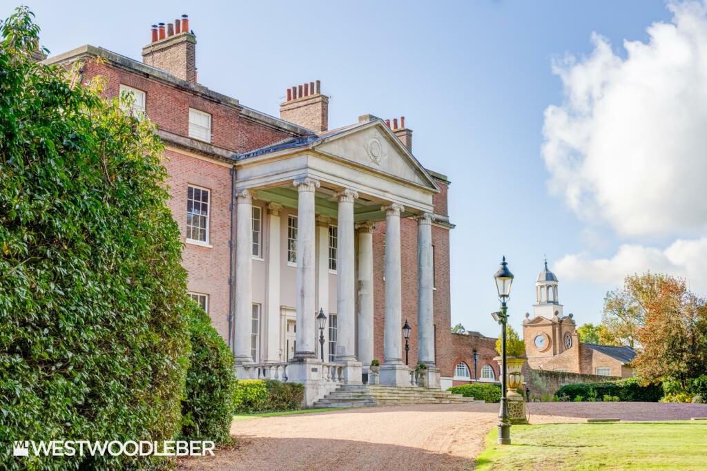 2 bedroom flat for sale in Wormleybury Manor, Broxbourne WEALTH OF CHARACTER, EN10