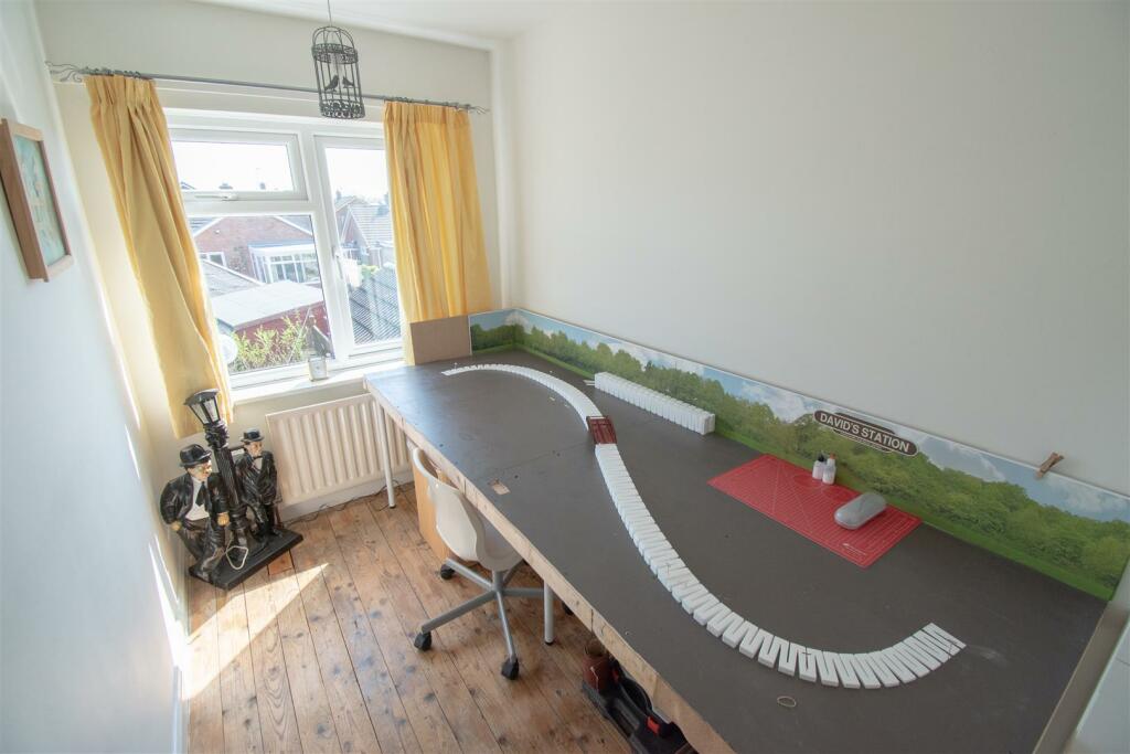 3 bedroom detached house for sale in Peasehill, Ripley, DE5