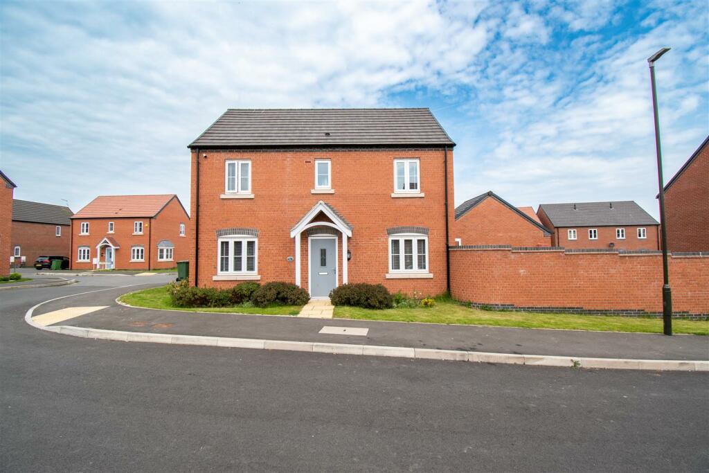 4 bedroom detached house for sale in Severn Close, Codnor, DE5