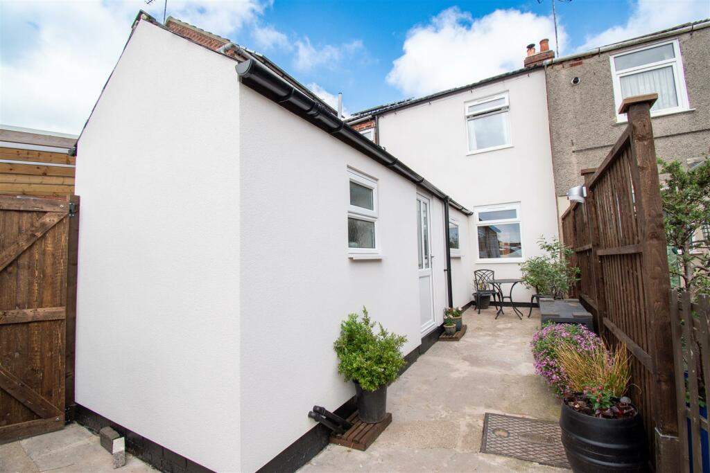 3 bedroom terraced house for sale in Lowes Hill, Ripley, DE5