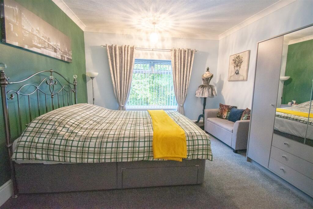 Additional property image - Bridle Lane, Greenwich