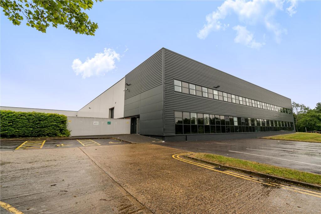 British market  Distribution warehouse to lease in Connex 90 , 73 Mercers Drive