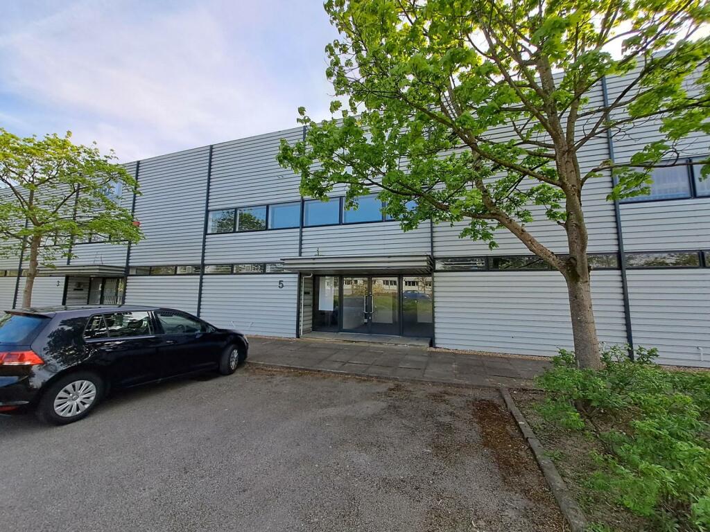 Distribution warehouse to lease in 5 Garamonde Drive Clarendon