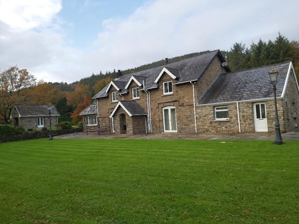 House for sale in Aberclwyd Farm Resolven, Neath, Neath Port Talbot