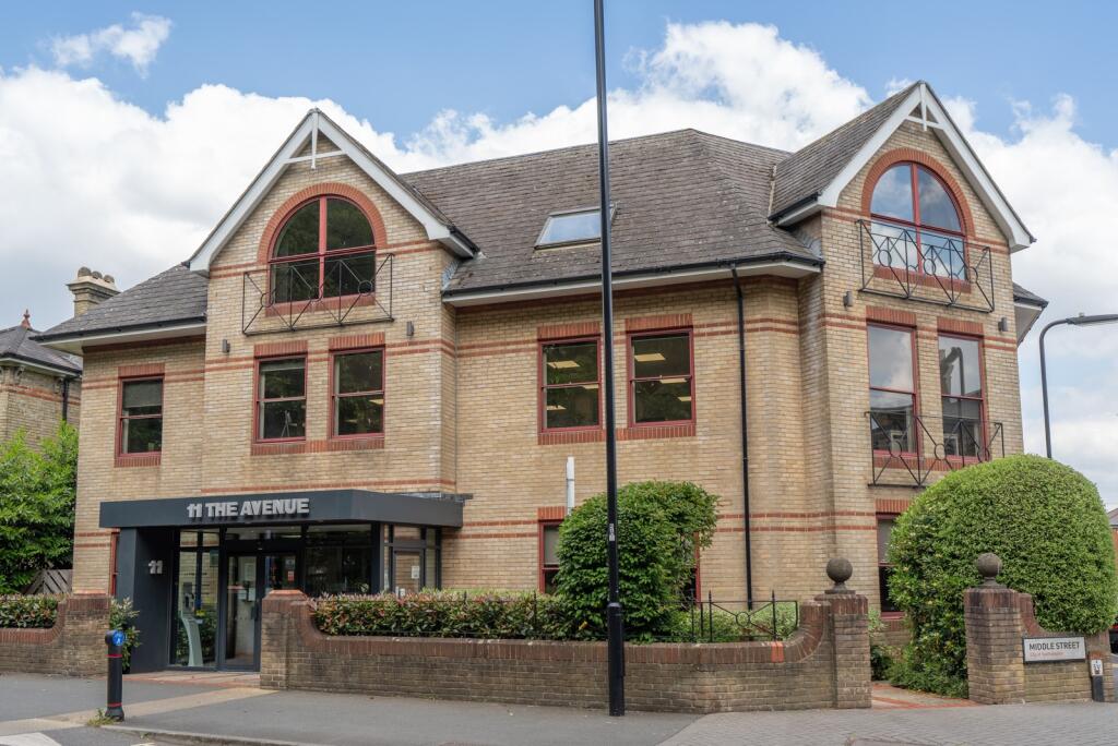 Main image of property: 11 The Avenue, Southampton, Hampshire, SO17