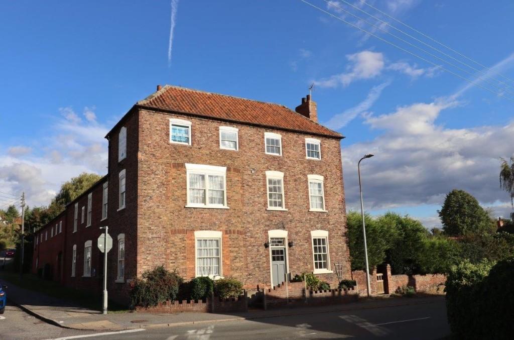 Guest house for sale in The Black Swan Guest House, 21 High Street