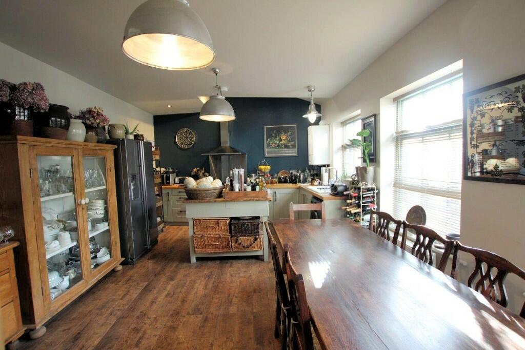 2 bedroom mixed use property for sale in Horncastle Antiques Centre