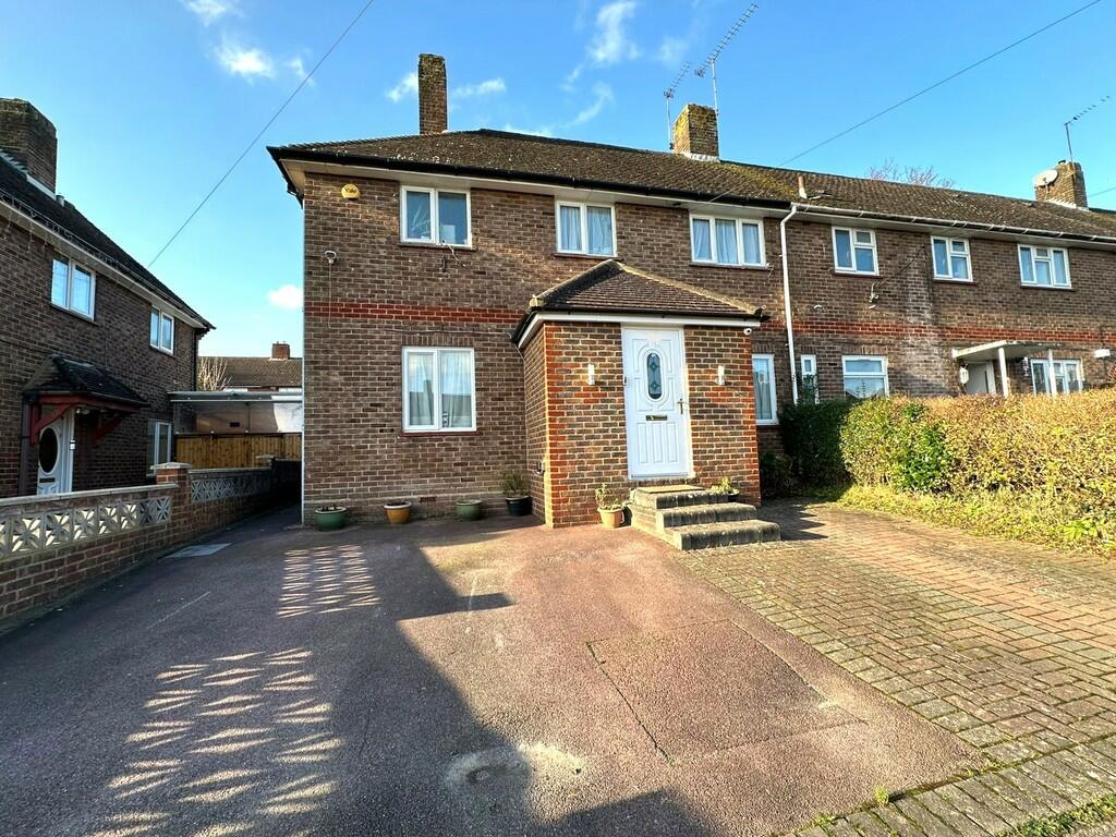 4 bedroom end of terrace house for sale in Lye Copse Avenue