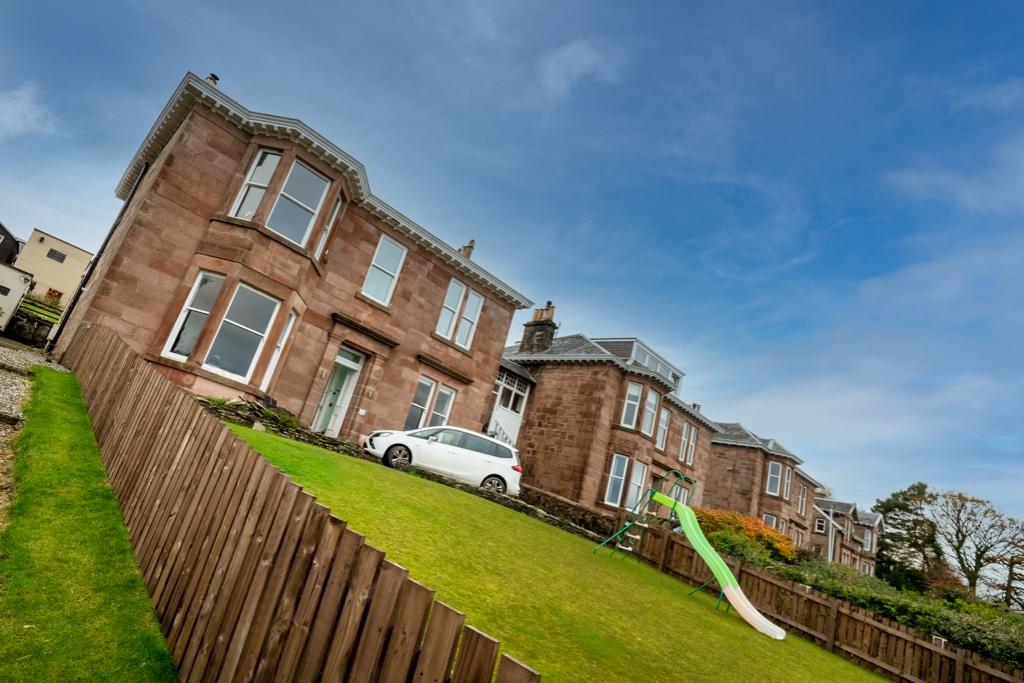 4 bedroom flat for sale in Moorfield Road, Gourock, Renfrewshire, PA19