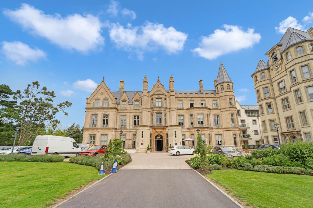 2 bedroom apartment for sale in Marshall Walk, Englefield Green, TW20