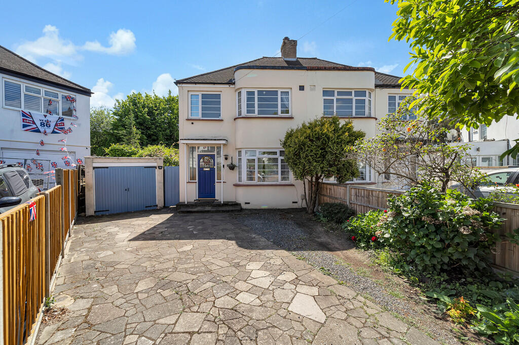 3 bedroom semi-detached house