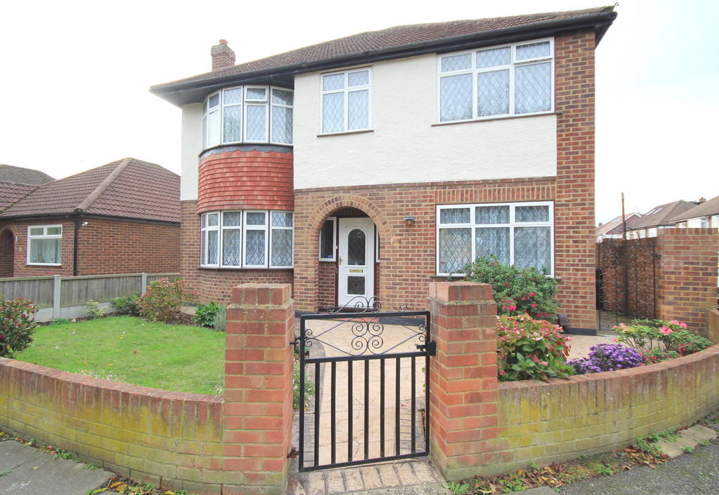 4 bedroom detached house for sale in Worple Road, StainesuponThames, TW18