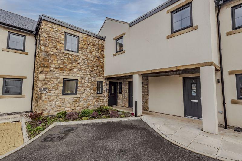 2 bedroom flat for sale in Queens Court, Carnforth, LA5