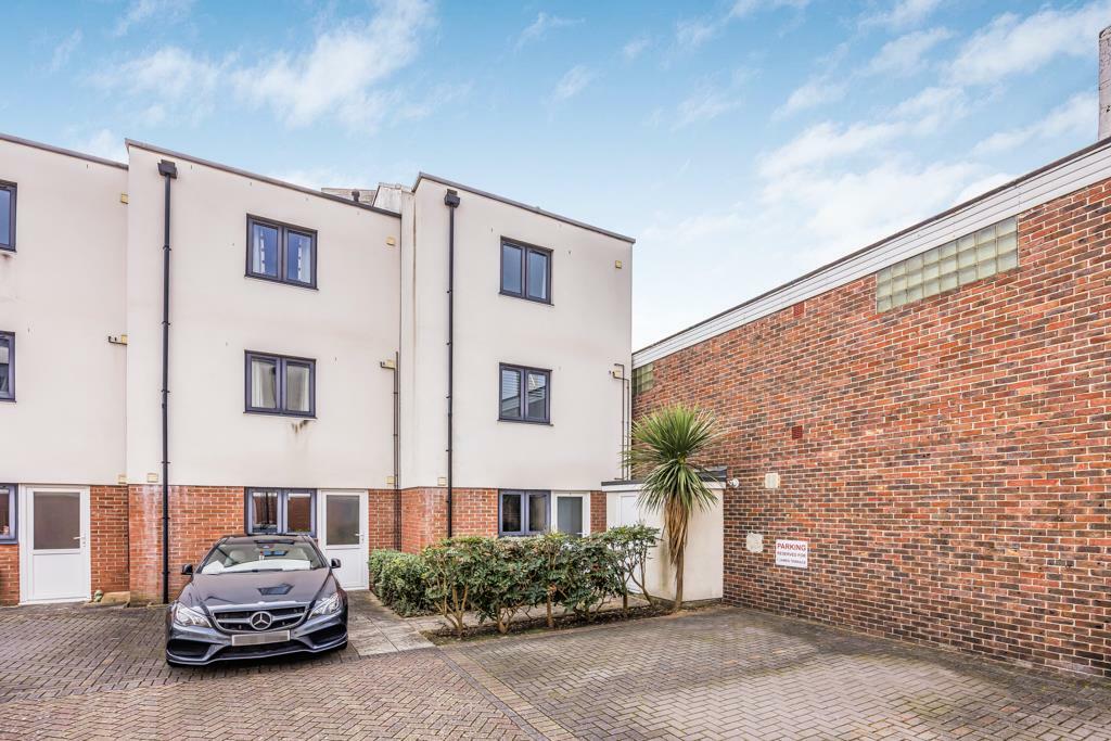 4 bedroom town house for sale in Clarendon Road, Southsea, PO4