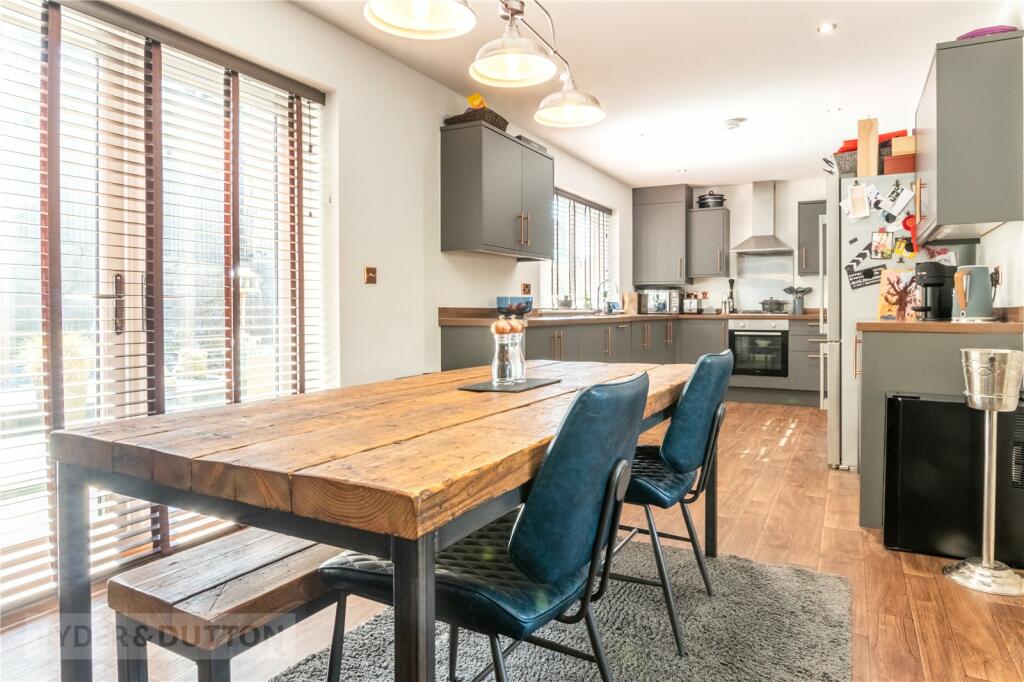 4 bedroom link detached house for sale in Linthwaite Croft, Linthwaite