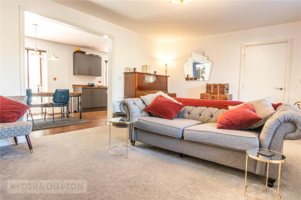 4 bedroom link detached house for sale in Linthwaite Croft, Linthwaite