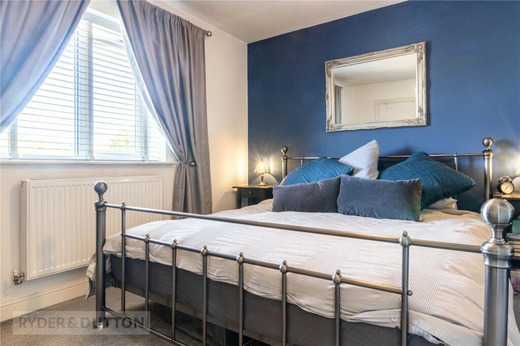 4 bedroom link detached house for sale in Linthwaite Croft, Linthwaite