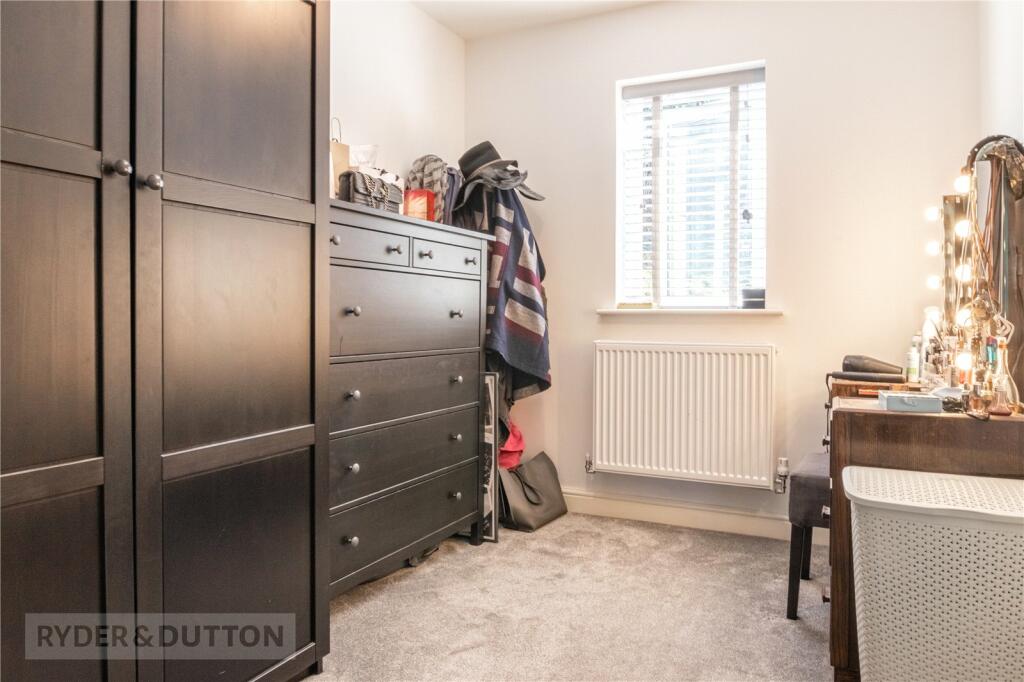 4 bedroom link detached house for sale in Linthwaite Croft, Linthwaite