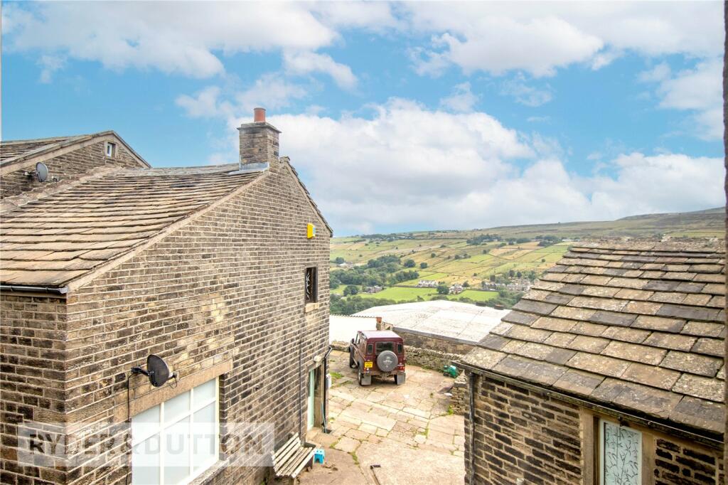 3 bedroom house for sale in Slaithwaite Hall, Slaithwaite, Huddersfield