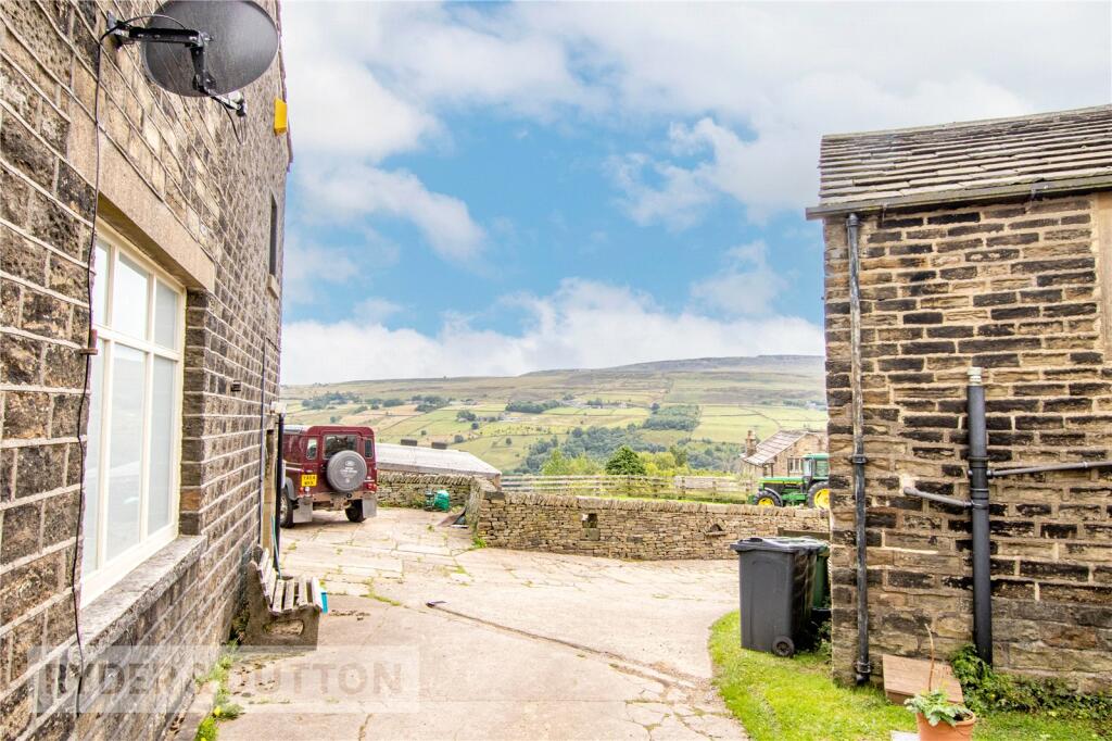3 bedroom house for sale in Slaithwaite Hall, Slaithwaite, Huddersfield
