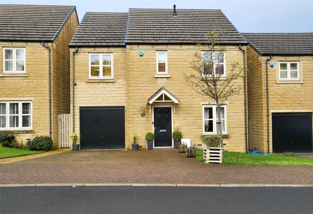 4 bedroom detached house for sale in Black Rock Court, Linthwaite