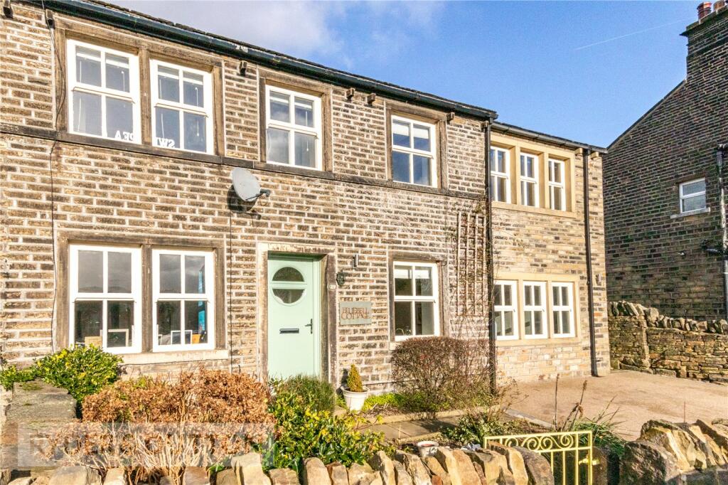 4 bedroom end of terrace house for sale in Longlands Road, Slaithwaite