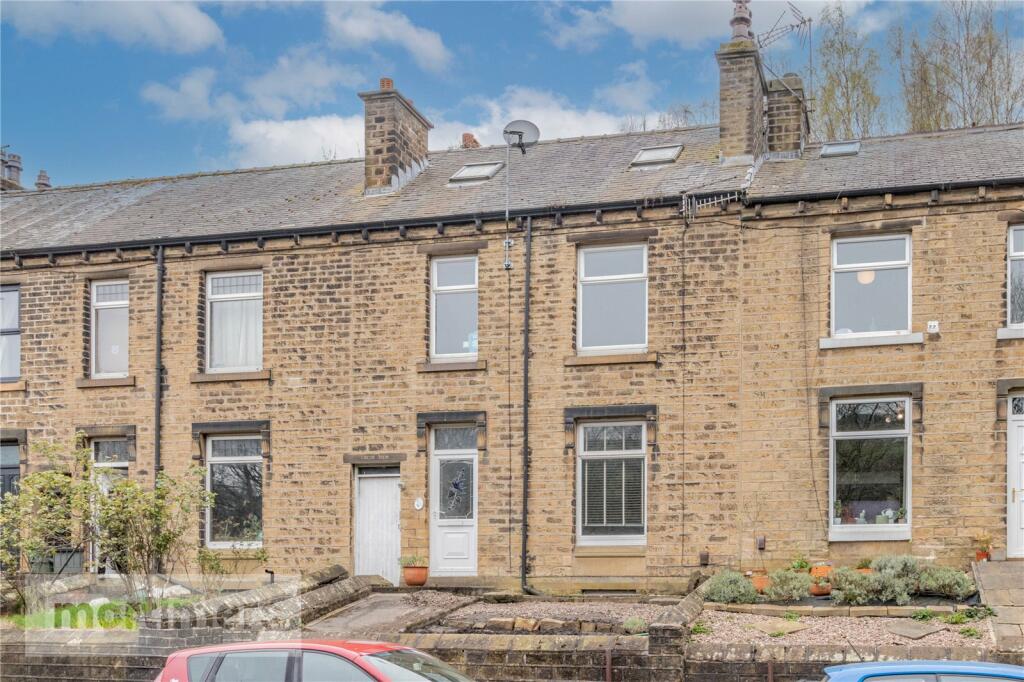 3 bedroom terraced house for sale in Manchester Road, Linthwaite