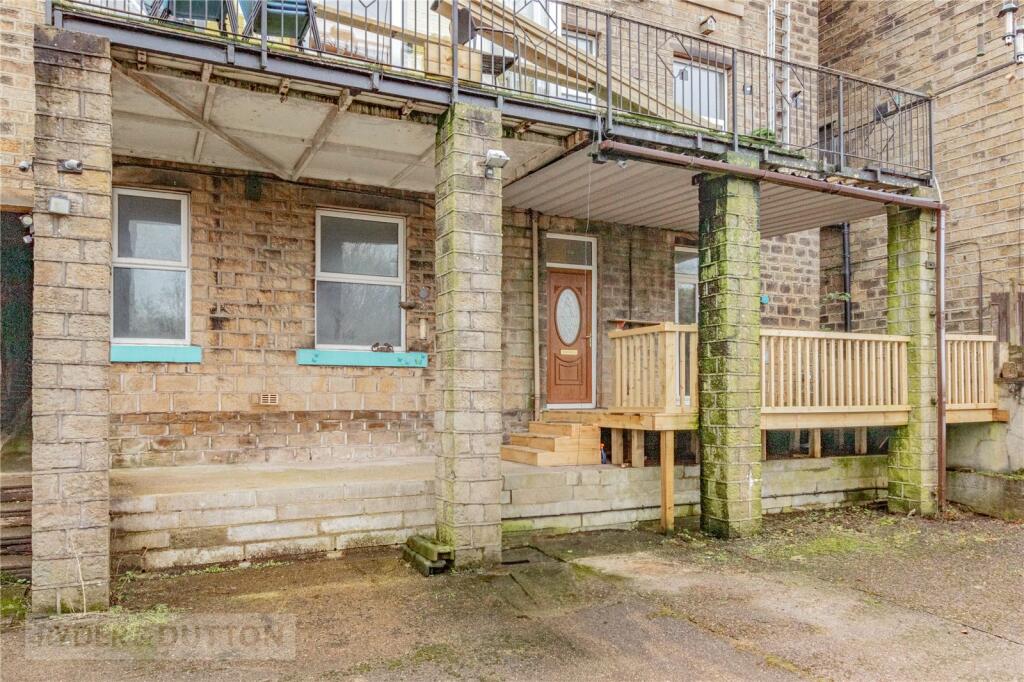 2 bedroom house for sale in Manchester Road, Linthwaite, Huddersfield, West Yorkshire, HD7