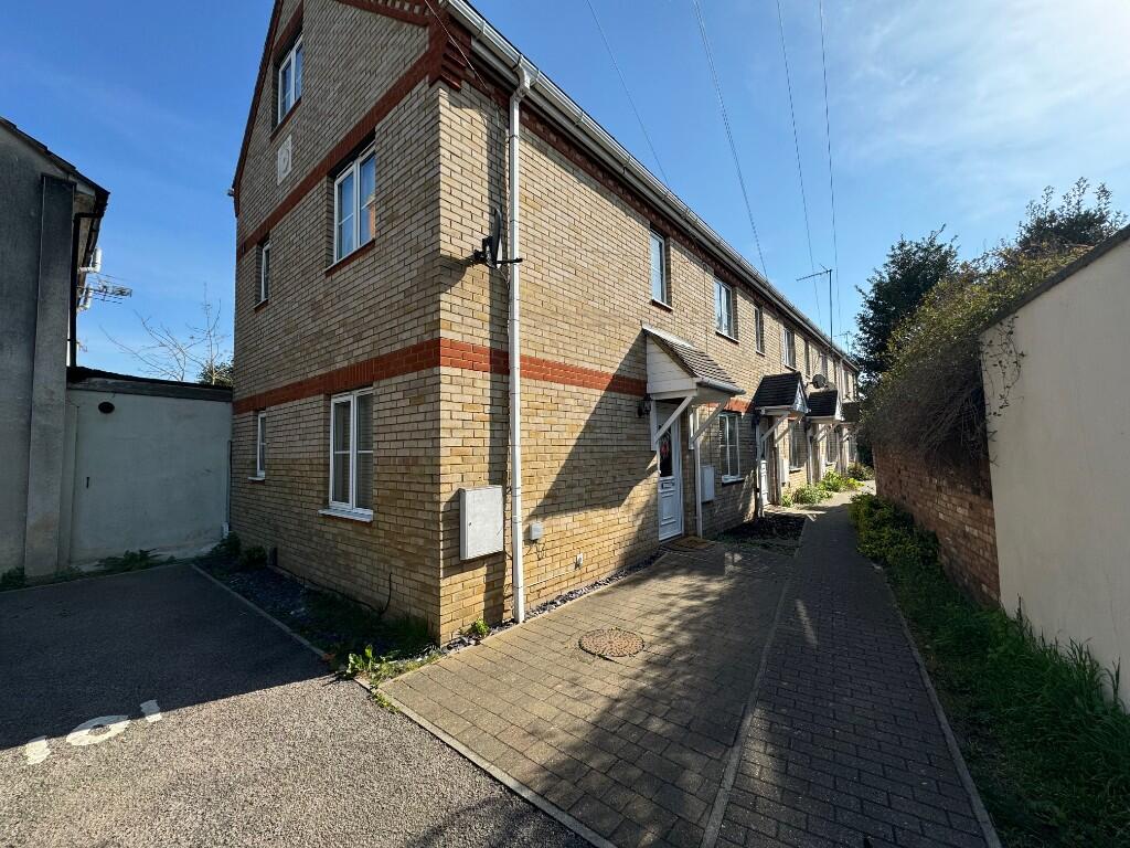 Main image of property: Hitchin Street, Biggleswade, Bedfordshire, SG18