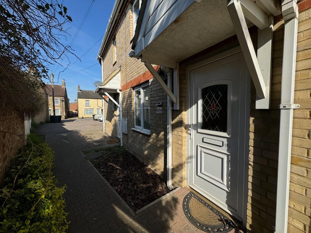 Main image of property: Hitchin Street, Biggleswade, Bedfordshire, SG18