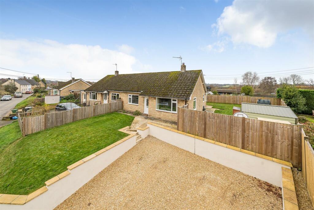 2 bedroom semidetached bungalow for sale in Lambrook Road, Shepton