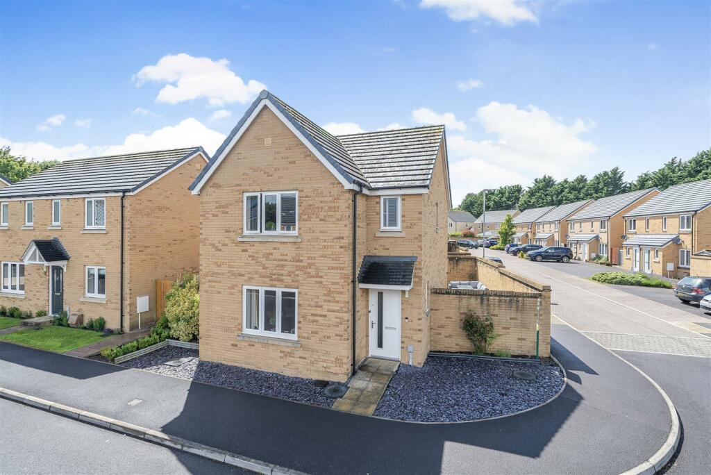 3 bedroom detached house for sale in Swanmead Drive, Ilminster, TA19