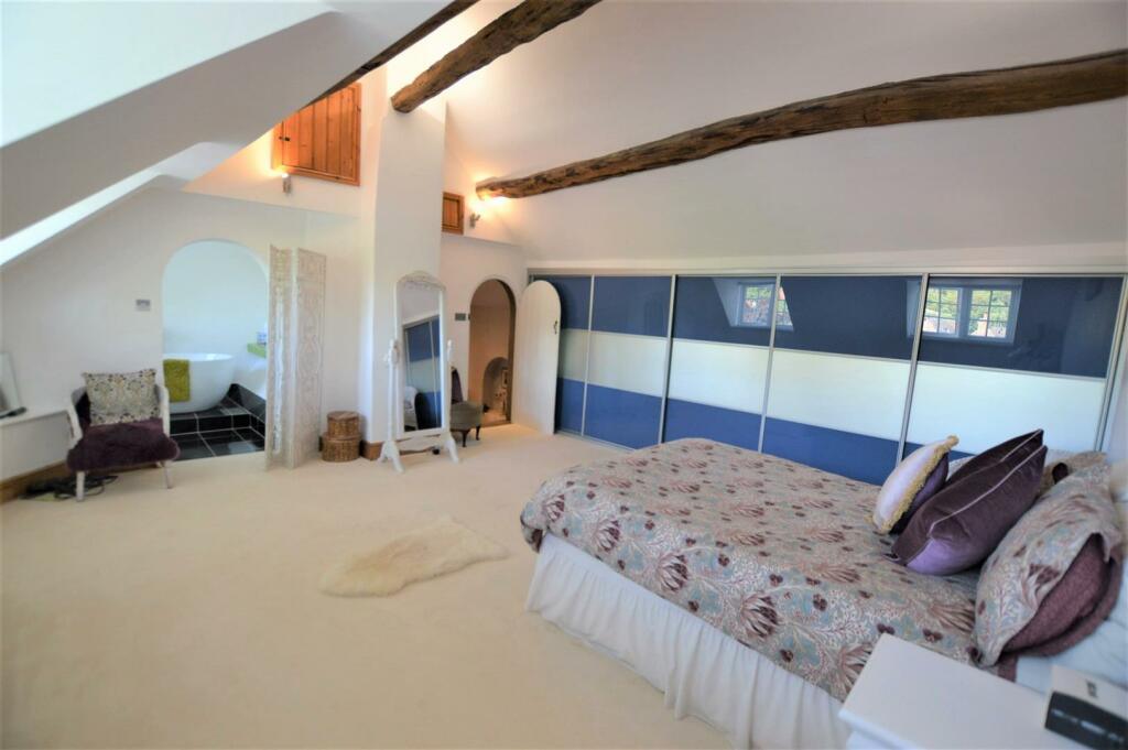 4 bedroom semidetached house for sale in Stud Farm, Cross street