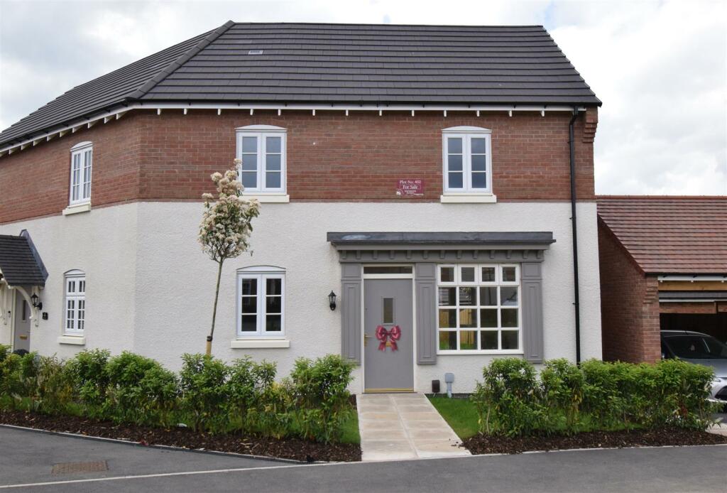 2 bedroom semidetached house for sale in Grange Road, Hugglescote, LE67