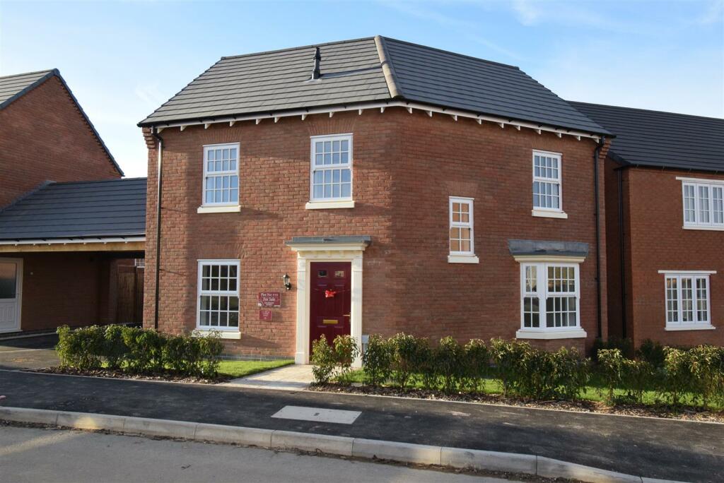 3 bedroom detached house for sale in Grange Road, Hugglescote, LE67