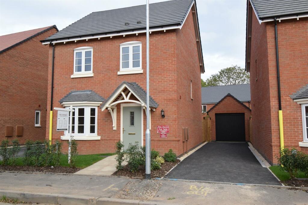3 bedroom detached house for sale in Forest Road, Hugglescote