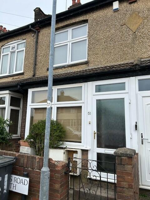 2 bedroom terraced house for rent in Turners Road South, Luton, Bedfordshire, LU2