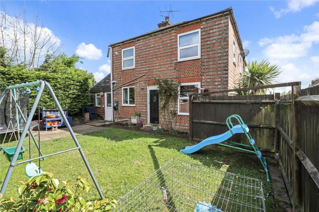 2 bedroom semidetached house for sale in London Road, Hailsham, East
