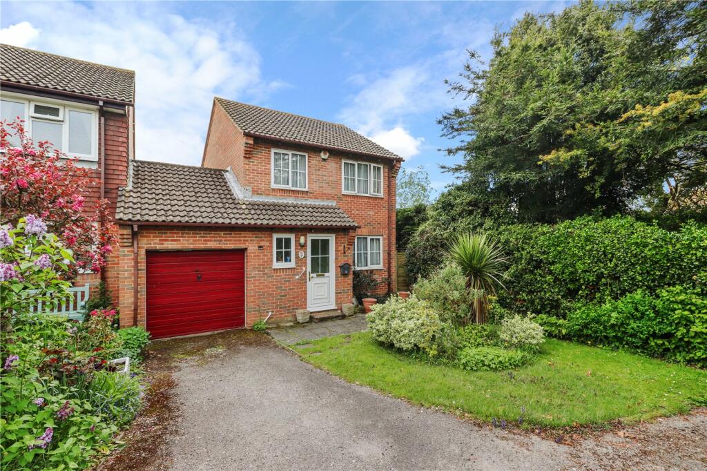 3 bedroom link detached house for sale in Rope Walk, Hailsham, East