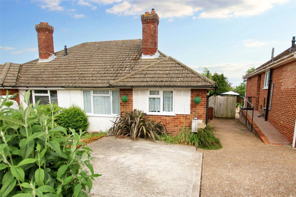 2 bedroom bungalow for sale in Battle Crescent, Hailsham, East Sussex, BN27