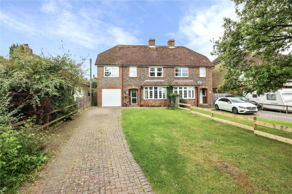 4 bedroom semidetached house for sale in Hawks Road, Hailsham, East