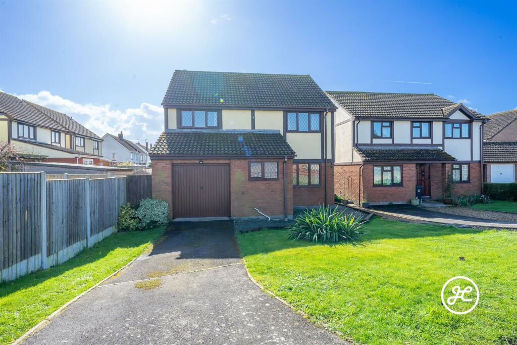 4 bedroom detached house for sale in Kings Drive, Westonzoyland, TA7
