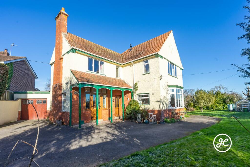 4 bedroom detached house for sale in Bridgwater Road, North Petherton