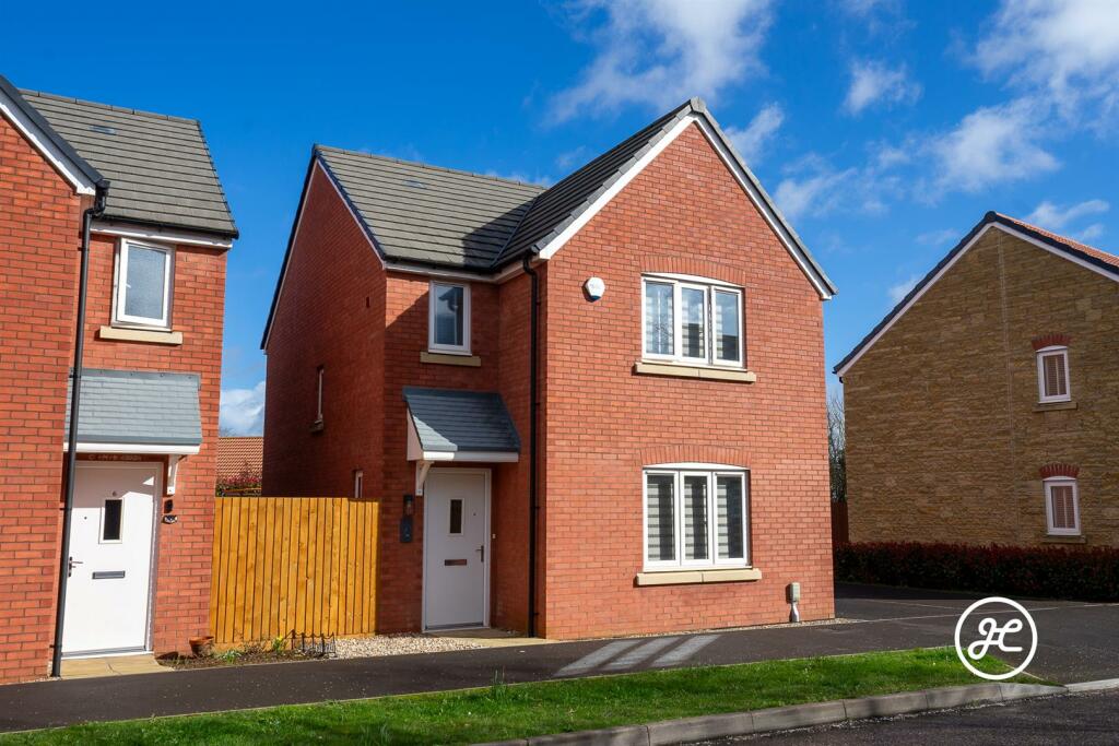 3 bedroom detached house for sale in Campion Way, Wilstock Village