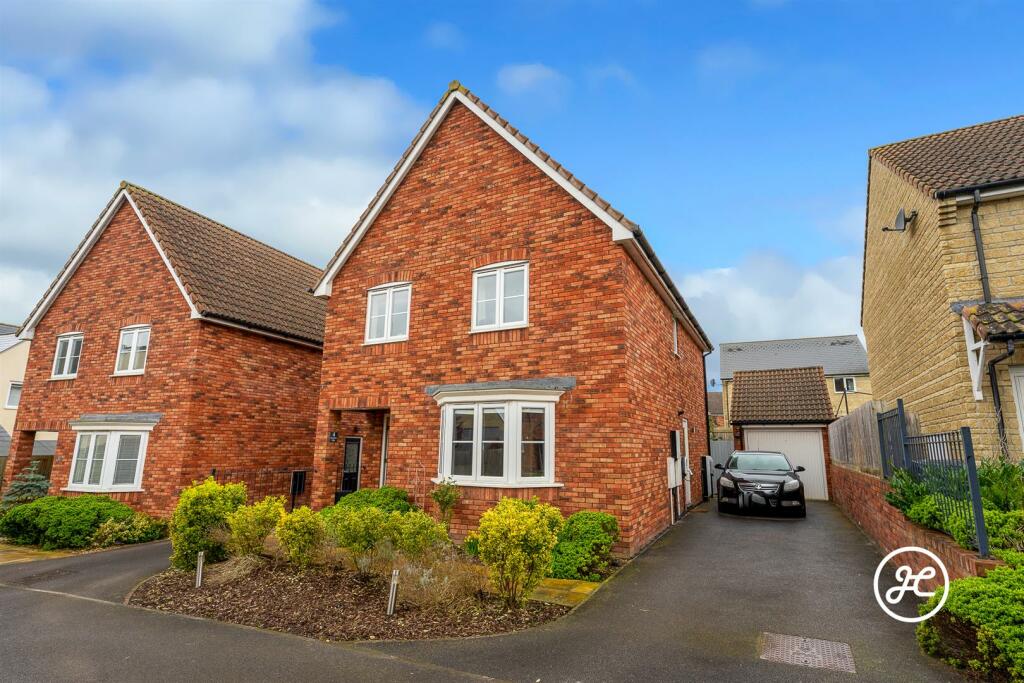 4 bedroom detached house for sale in Forsythia Way, Wilstock Village