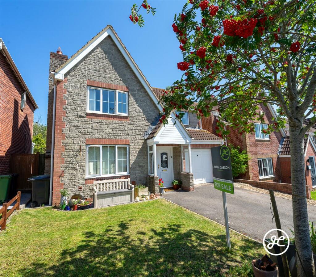4 bedroom detached house for sale in Nursery Close, Combwich