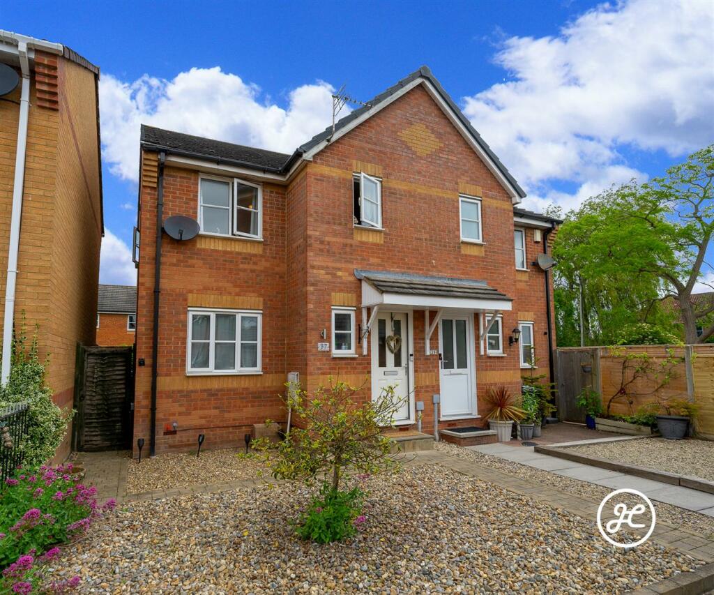 3 bedroom semidetached house for sale in Broadoak Road, Bridgwater, TA6