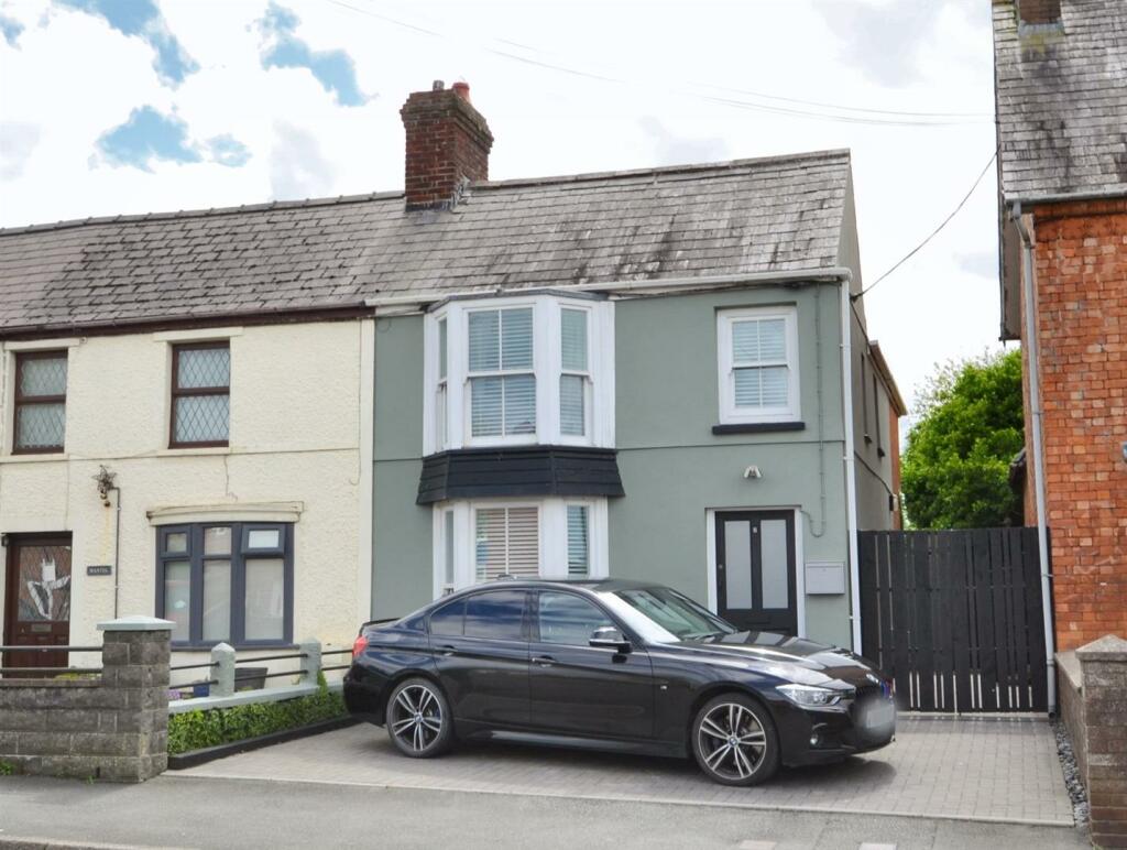 3 bedroom end of terrace house for sale in Aberystwyth Road, Cardigan, SA43