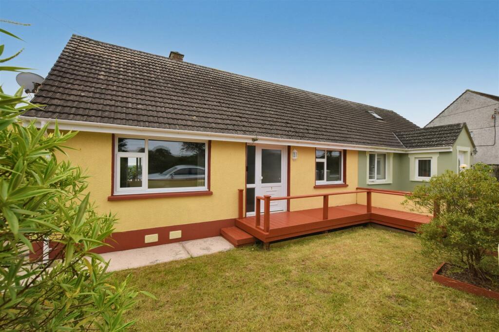 2 bedroom semidetached bungalow for sale in Llanwnda, Goodwick, SA64