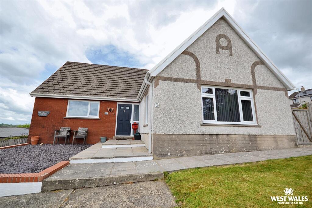 Main image of property: Heol Ffinant, Newcastle Emlyn